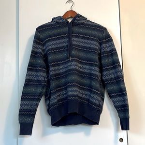 Izod hoodie with Nordic pattern. Size L.